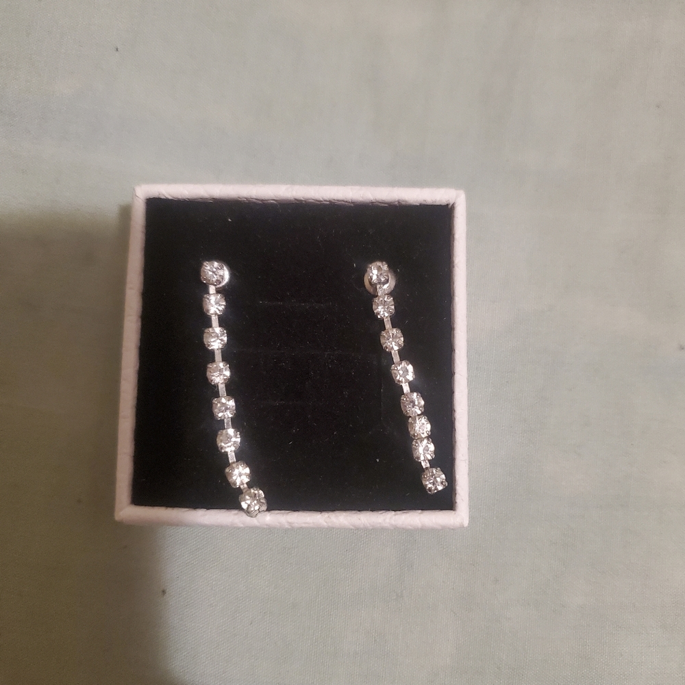 SMALL DANGLING STONES EARRINGS